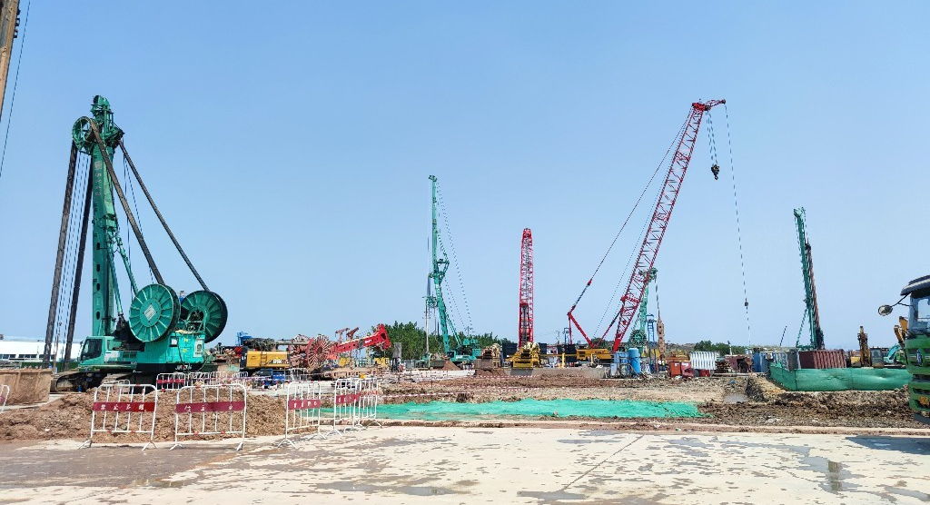 金泰抓钻铣设备马力全开，汇战“羊城花冠”白云机场T3航站楼